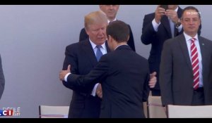Emmanuel Macron : La sortie surréaliste de Donald Trump sur leur poignée de main (Vidéo) 