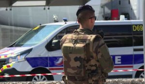 Un homme arrêté en voiture sur les pistes de l'aéroport de Lyon