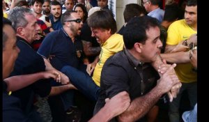 Brésil : le candidat d'extrême droite poignardé - ZAPPING ACTU DU 07/09/2018