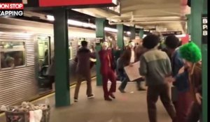 Joaquin Phoenix terrorise le métro New Yorkais en Joker (vidéo)