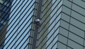 Le "Spider-Man" français escalade un gratte-ciel londonien