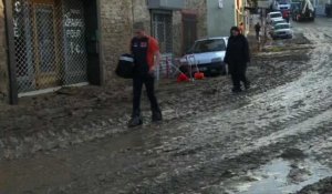 Aude: opération de nettoyage après les inondations