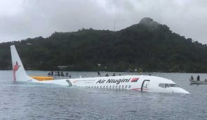 Un avion de ligne termine dans son vol dans un lagon du Pacifique - ZAPPING ACTU DU 28/09/2018