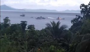 Un Boeing 737 plonge dans un lagon du Pacifique, tout le monde s'en sort