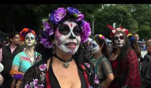 Les Mexicains se déguisent en "Catrina" avant le Jour des morts