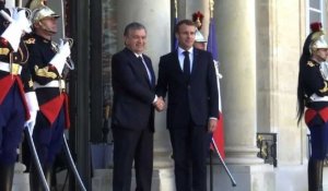 Emmanuel Macron reçoit le président ouzbek à l'Elysée