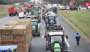 Les agriculteurs ont bloqué l'A64 et le péage du Passage d'Agen
