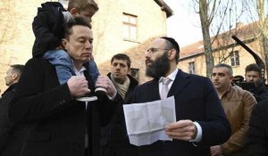 En Pologne, Elon Musk se rend sur le site d'Auschwitz et débat de l'antisémitisme en ligne