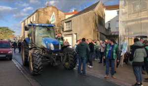 VIDÉO. Les agriculteurs du Choletais et des Mauges manifestent devant la sous-préfecture