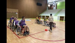 VIDÉO. Dans ce collège de Mayenne, on teste le sport en fauteuil pour mieux comprendre le handicap