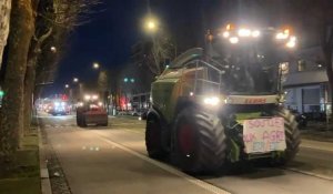 VIDÉO. Agriculteurs en colère : les tracteurs, ce vendredi soir, au cours de Chazelles à Lorient