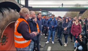 Colère des agriculteurs: le blocage de l'A16 se poursuit à Beauvais