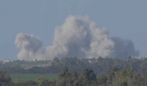 De la fumée s'élève au-dessus du sud de la bande de Gaza