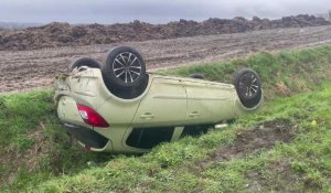 Blaringhem : accident sur la RD 943, une voiture finit au fossé