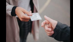 VIDÉO. Contraception, virginité, consentement... Quatre conseils aux ados sur la sexualité