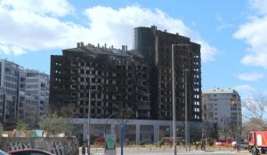 Valence: images de l'immeuble résidentiel encore fumant après un incendie mortel