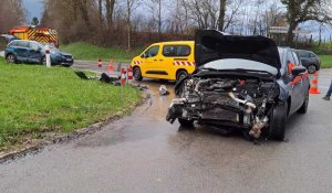 Rivière : Un conducteur blessé après une collision entre deux voitures