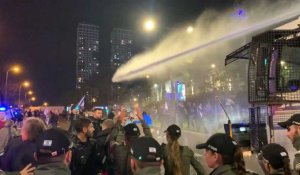 Tel Aviv: des affrontements éclatent entre des manifestants anti-gouvernement et la police