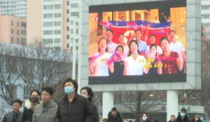Corée du Nord : passants dans les rues de Pyongyang