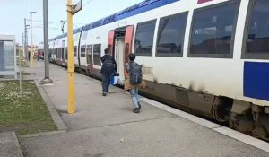 Wimereux : des dizaines d'exilés prennent le train pour Calais