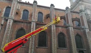 Lens : intervention périlleuse sur la toiture de l'église Saint-Léger