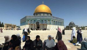 Des fidèles à l'esplanade des Mosquées pour la dernière grande prière du ramadan