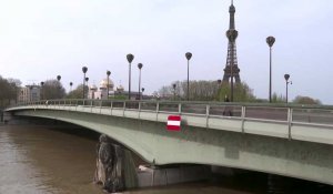 Avec la crue de la Seine, le Zouave du Pont de l'Alma a les pieds dans l'eau