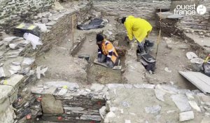 VIDÉO. Devant la cathédrale d'Angers, des fouilles mettent au jour des ossements humains