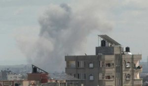De la fumée au-dessus de Rafah et Khan Younès après des frappes