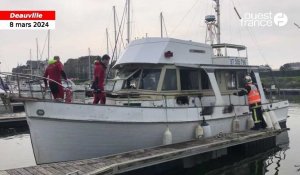 VIDÉO. Un bateau a pris feu dans le port de Deauville sans faire de blessé