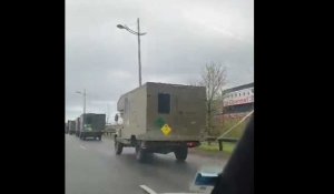 Des véhicules de l’armée britannique en transit à Calais