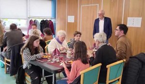 Divion : les élèves de CM2 et les ainés partagent des repas à la maison de retraite