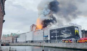 Images de la Bourse de Copenhague en flammes