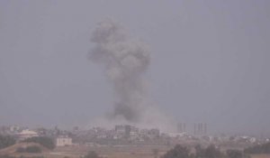 De panaches de fumée s’élèvent du centre de la bande de Gaza