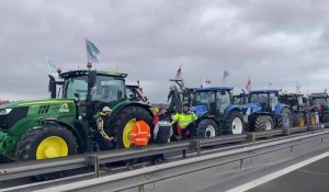 Les agriculteures bloquent l'autoroute A4 au niveau de Bussy-Saint-Georges 