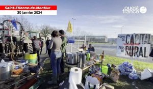 VIDÉO. Centrale d’achat Leclerc bloquée près de Nantes par les tracteurs: « c’est parti pour durer» 