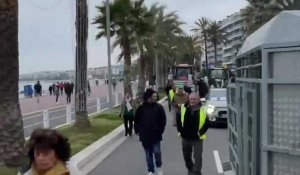 Un convoi d'agriculteurs bloque la Promenade des Anglais à Nice