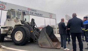 Crise agricole: "ça peut se durcir" confie un agriculteur devant Rungis