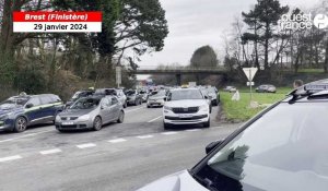 VIDÉO. Mobilisation des taxis en Finistère : un barrage filtrant à l’entrée de Brest