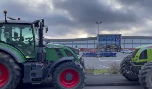 Hazebrouck : blocage en cours au centre commercial Leclerc