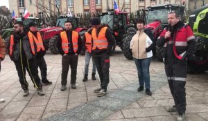 Les agriculteurs en colère sur la place d'Armes à Vitry-le-François