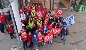 Une centaine d'employés d'Auchan Mont-Gaillard au Havre débraie pour de meilleurs salaires