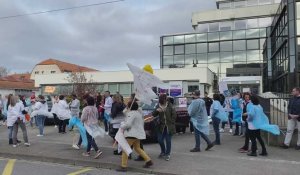 Manifestation des infirmiers libéraux devant la CPAM de Calais