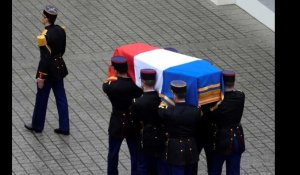 Macron rend hommage à Badinter, qui entrera au Panthéon