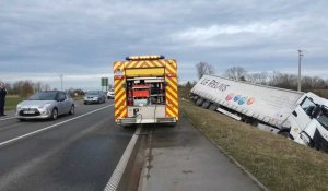 Accident à Busnes : un camion finit dans le fossé