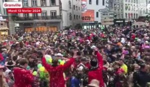 VIDÉO. Au carnaval de Granville, la bataille de confettis des festivaliers comme feu d'artifice
