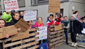 Manifestation des parents d'élèves de l'école Albert-Roze à Amiens