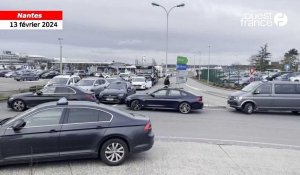 VIDEO En grève, les chauffeurs de taxi des Pays de la Loire bloquent l’aéroport de Nantes