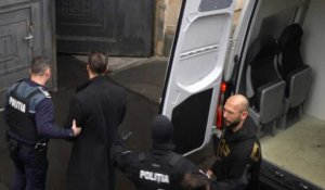 Agressions sexuelles: l'influenceur masculiniste Andrew Tate arrive au tribunal à Bucarest