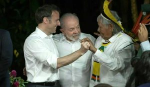 Brésil: Macron et Lula rencontrent le chef indigène Raoni Metuktire